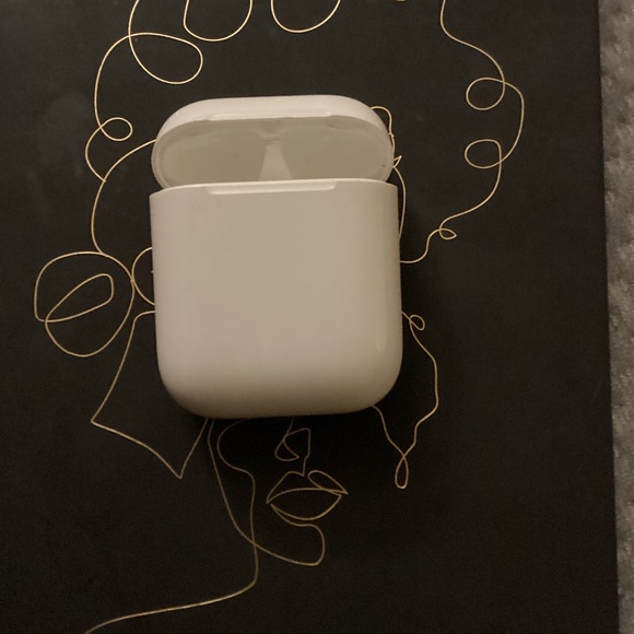 AirPod gen 2 charging case